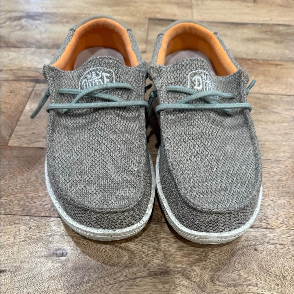 Hey Dude Y5, L6 Tan Loafers with Orange Accents